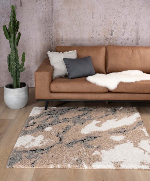 Tappeto quadrato a pelo lungo Marble Artisan - Beige - sfeer